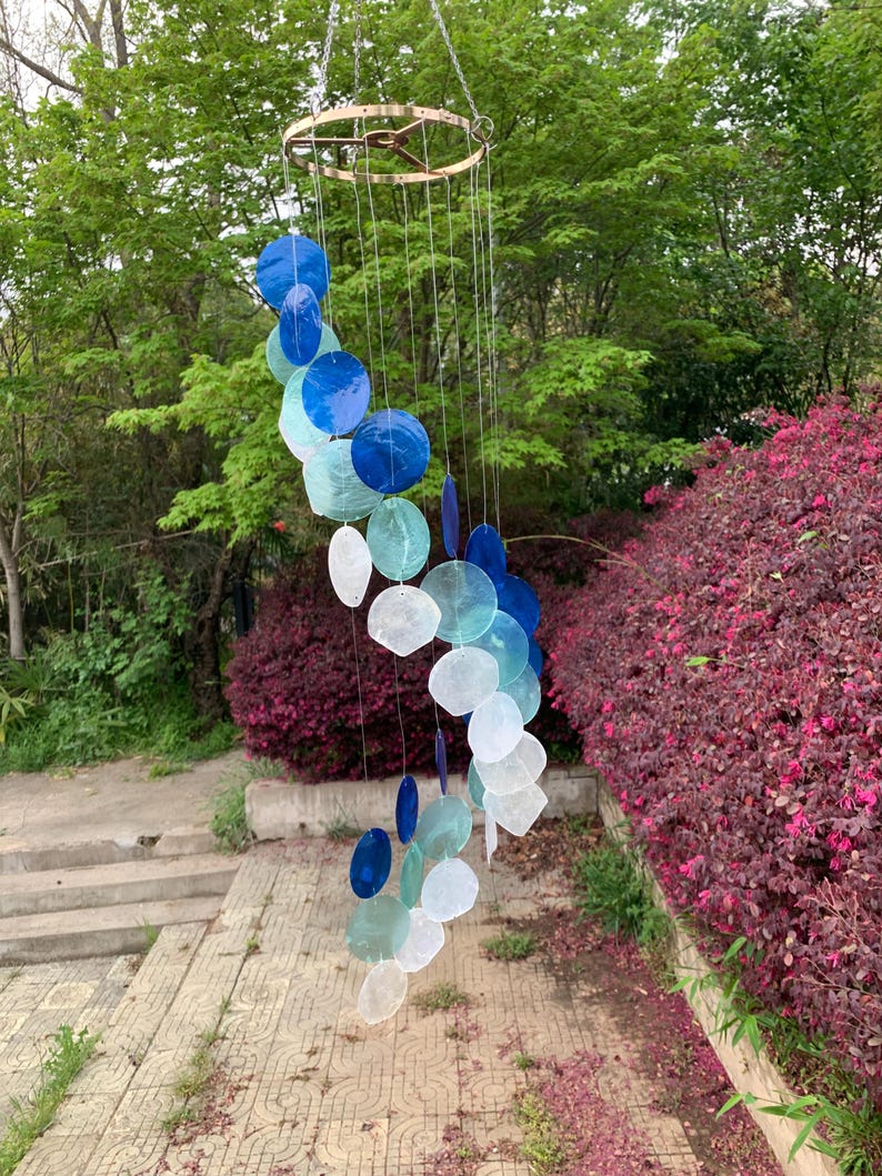 Carillon éolien en coquillages Capiz bleus et blancs en spirale, mobile suspendu, 81,3 cm