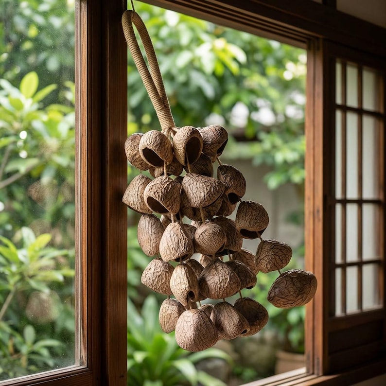 Carillon Éolien en Fruits Noirs d'Indonésie, 15 Gros Carillons, 45 Pièces, Son Naturel Apaisant pour Cour, Balcon et Restaurant