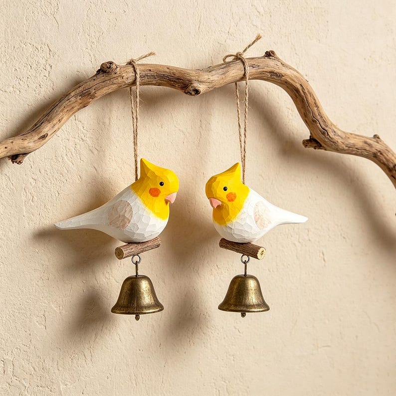 Carillon éolien en bois sculpté à la main avec perruche et clochette en laiton, hauteur 4 cm