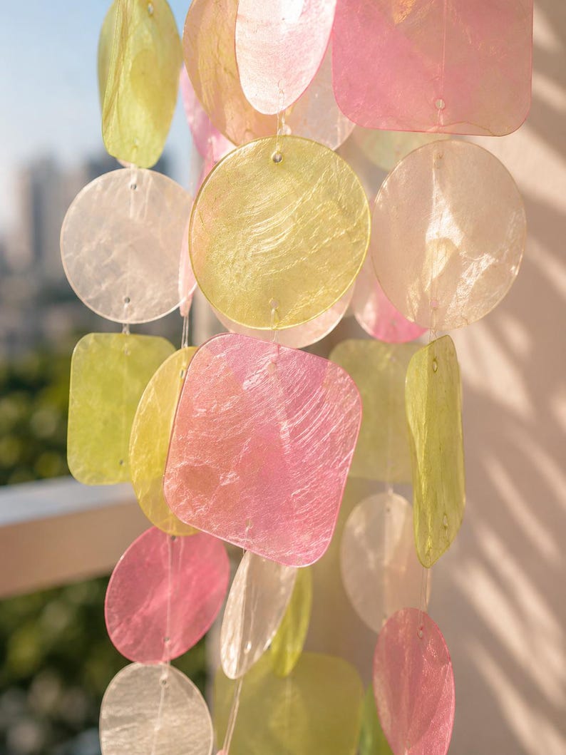 Carillon éolien en coquillage Capiz pastel, décoration bohème pour porche et intérieur, 60 cm