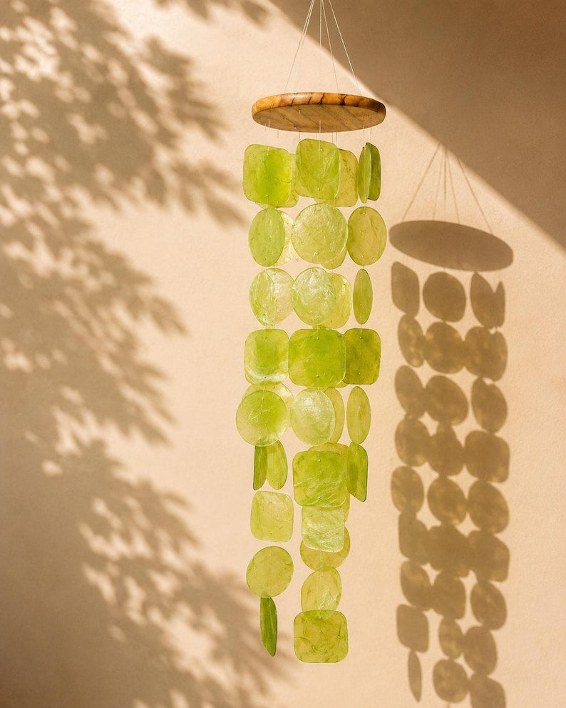 Carillon Éolien en Coquillage Capiz Vert avec Crochet, 60 cm, Décor Côtier pour Intérieur et Extérieur