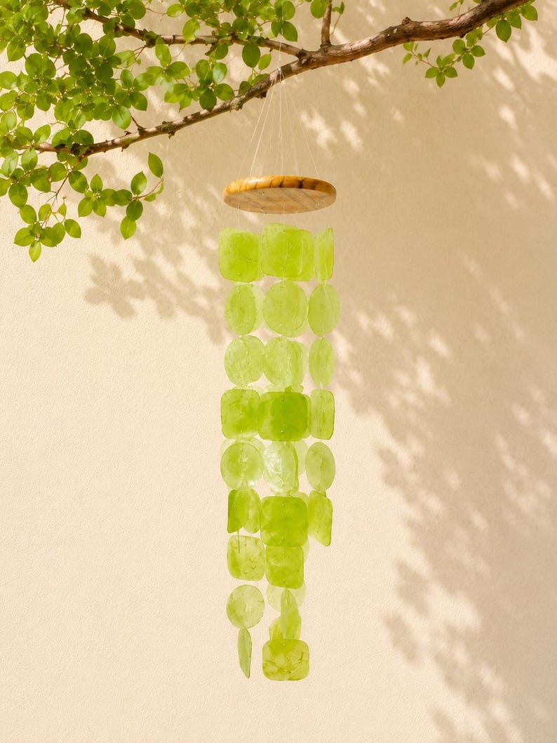 Carillon Éolien en Coquillage Capiz Vert avec Crochet, 60 cm, Décor Côtier pour Intérieur et Extérieur