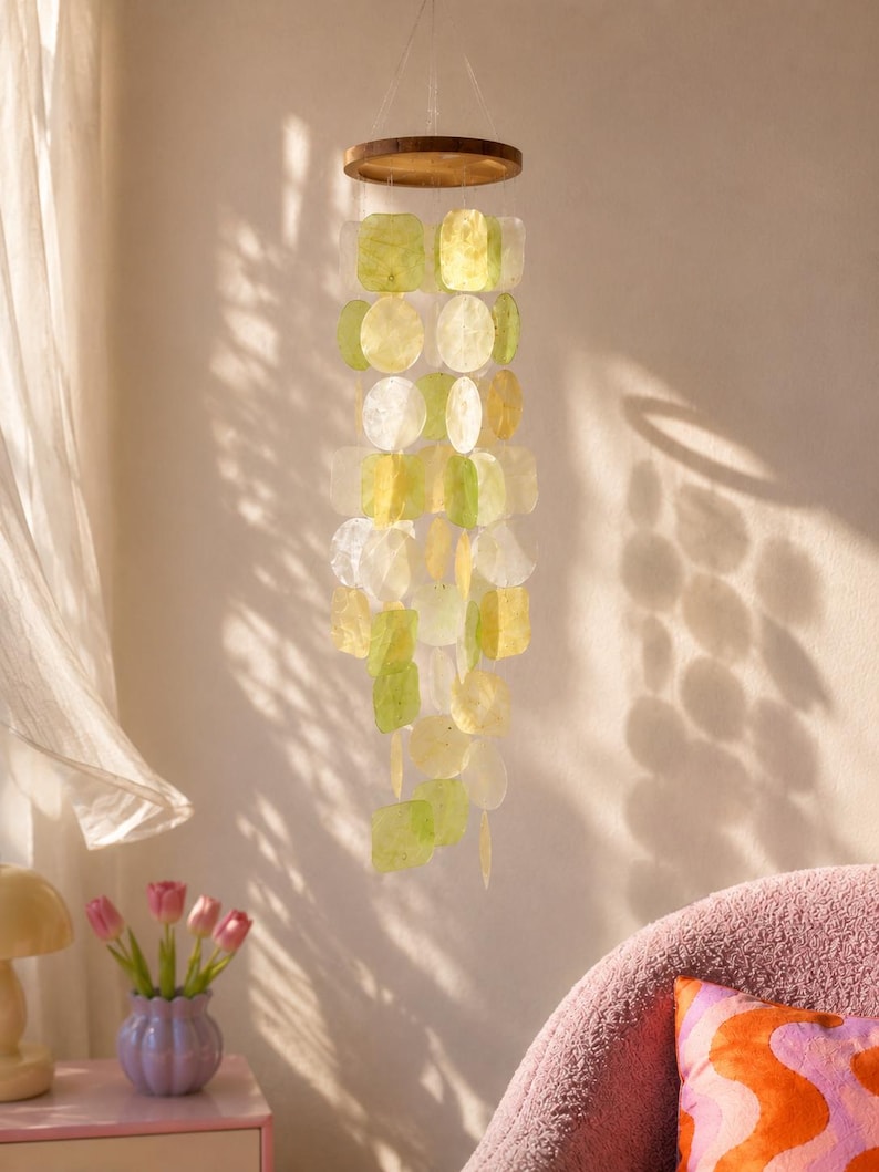 Carillon éolien en coquillages Capiz pastel avec bois naturel, 60 cm, décoration suspendue bohème
