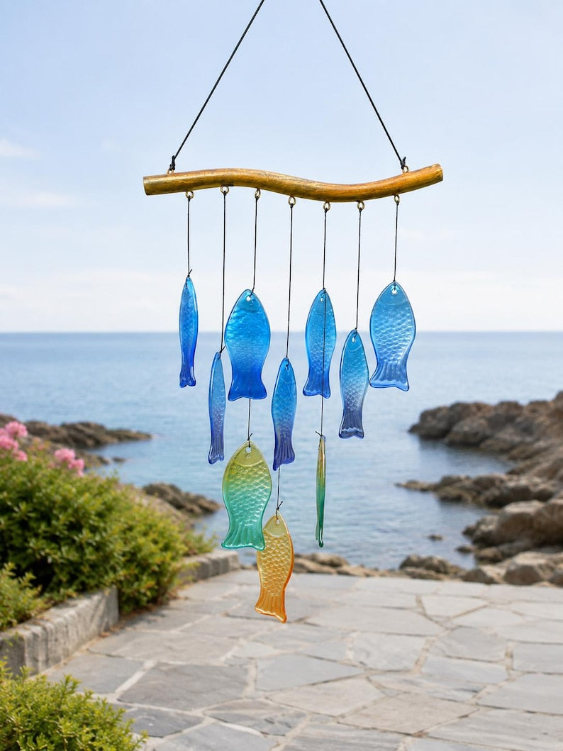 Carillon éolien en verre bleu soufflé à la main en forme de poisson avec étoile de mer, attrape-soleil suspendu pour décoration côtière et océanique, 11,81 x 27,56 pouces