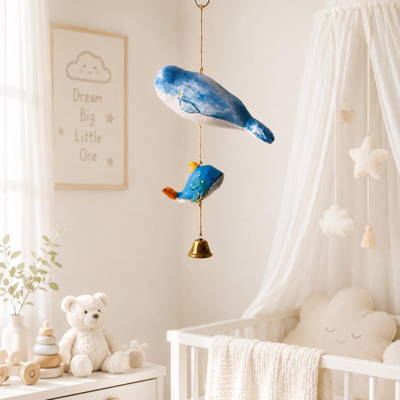 Carillon éolien baleine en bois sculpté à la main, cloche en laiton, décoration murale océan pour intérieur