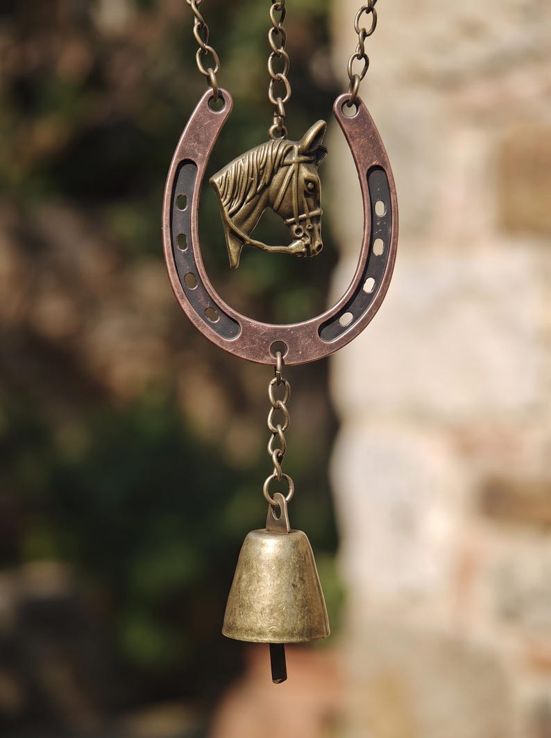 Carillon Éolien en Métal Forme Fer à Cheval et Tête de Cheval, Décoration Western pour Porche, Jardin, Patio, Ferme, Style Rustique Patiné Cuivre Bronze, Suspendu Extérieur