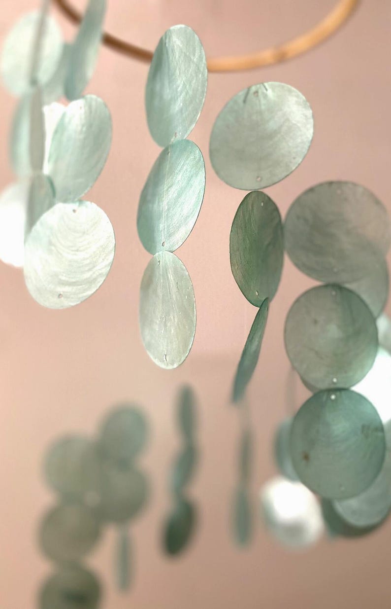 Carillon Mobile Décoration Murale en Nacre Vert d'Eau et Bambou, Forme Spirale, 2 Tailles