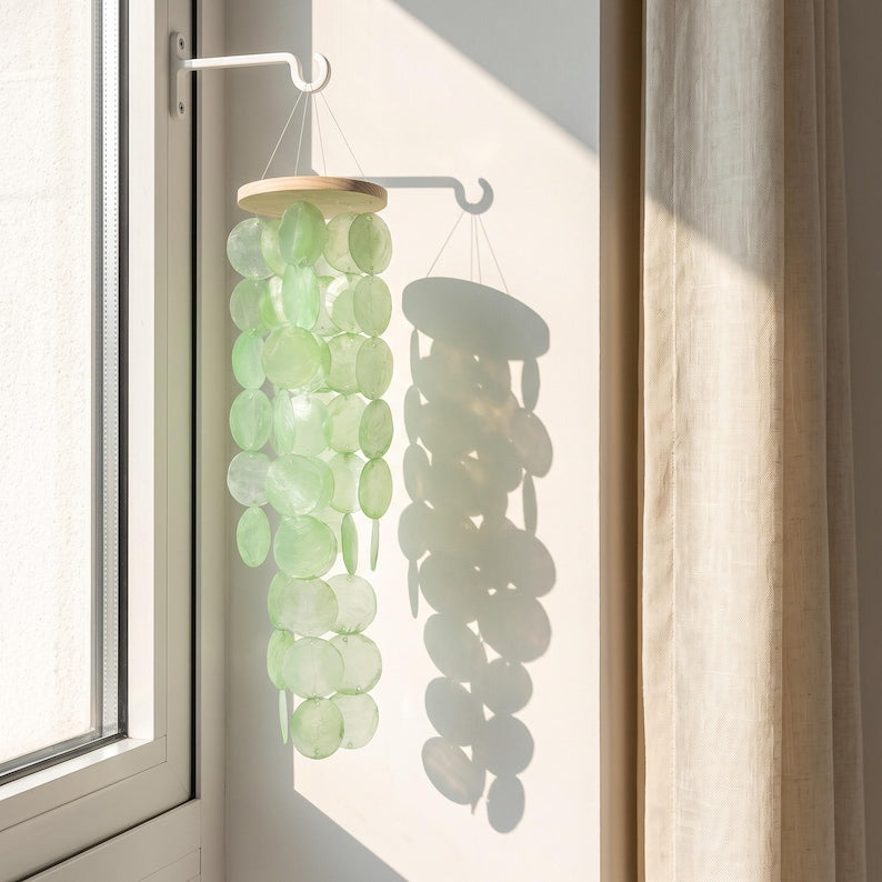 Carillon Éolien en Coquillage avec Miroir, Décoration Suspendue Style Bord de Mer, H 45 cm x L 12 cm, pour Maison de Plage, Terrasse, Véranda, Fenêtre, Jardin