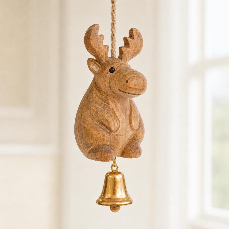 Ornement de Noël en bois sculpté à la main, figurine orignal avec clochette en métal, suspension décorative rustique