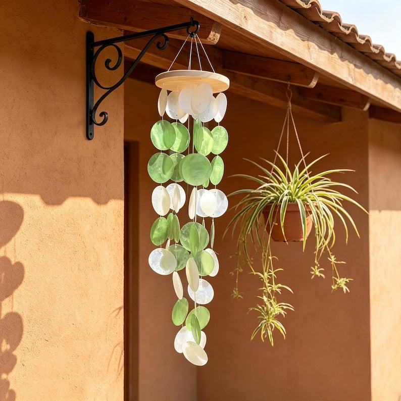 Carillon éolien en coquillages de capiz verts et blancs, décoration suspendue pour porche et jardin, 51 coquillages, 68 cm