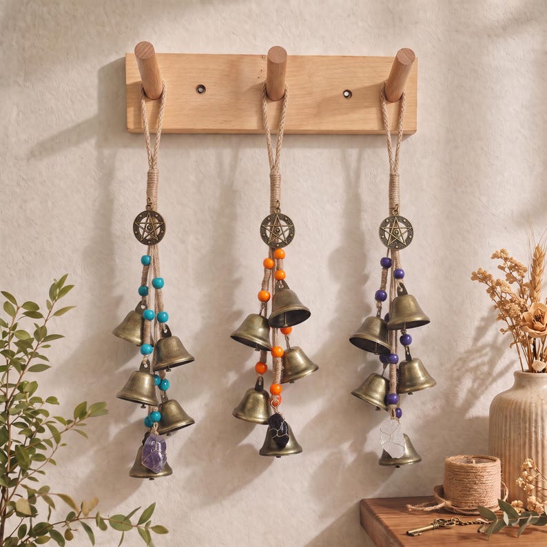 Clochette de sorcière en cristal à suspendre, breloque de porte faite main, décoration de protection en pierre de cristal, style bohème, corde de jute et perles